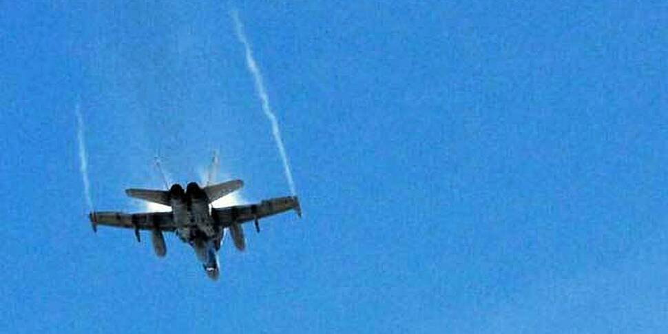 US aircraft strike ISIS artill...