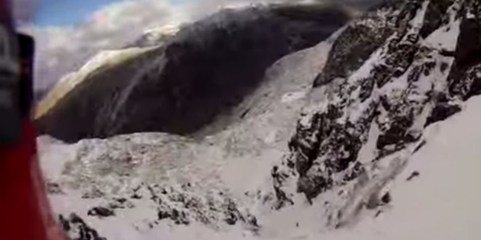 Climber captures terrifying fa...