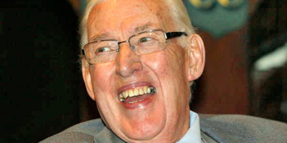 Tributes paid to former DUP le...