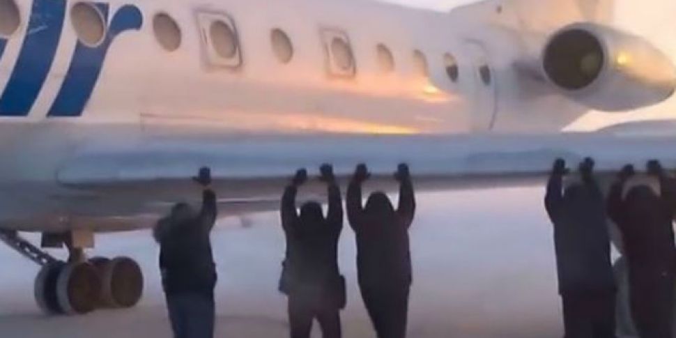 VIDEO: Passengers get out and push plane before take off in