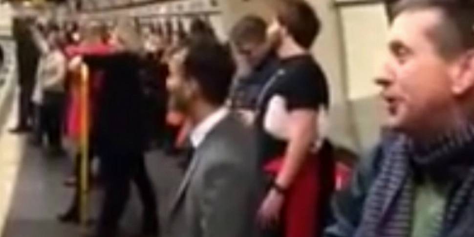 VIDEO: London tube commuters p...