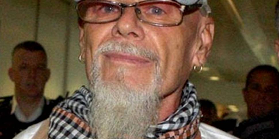 Tearful Gary Glitter breaks do...