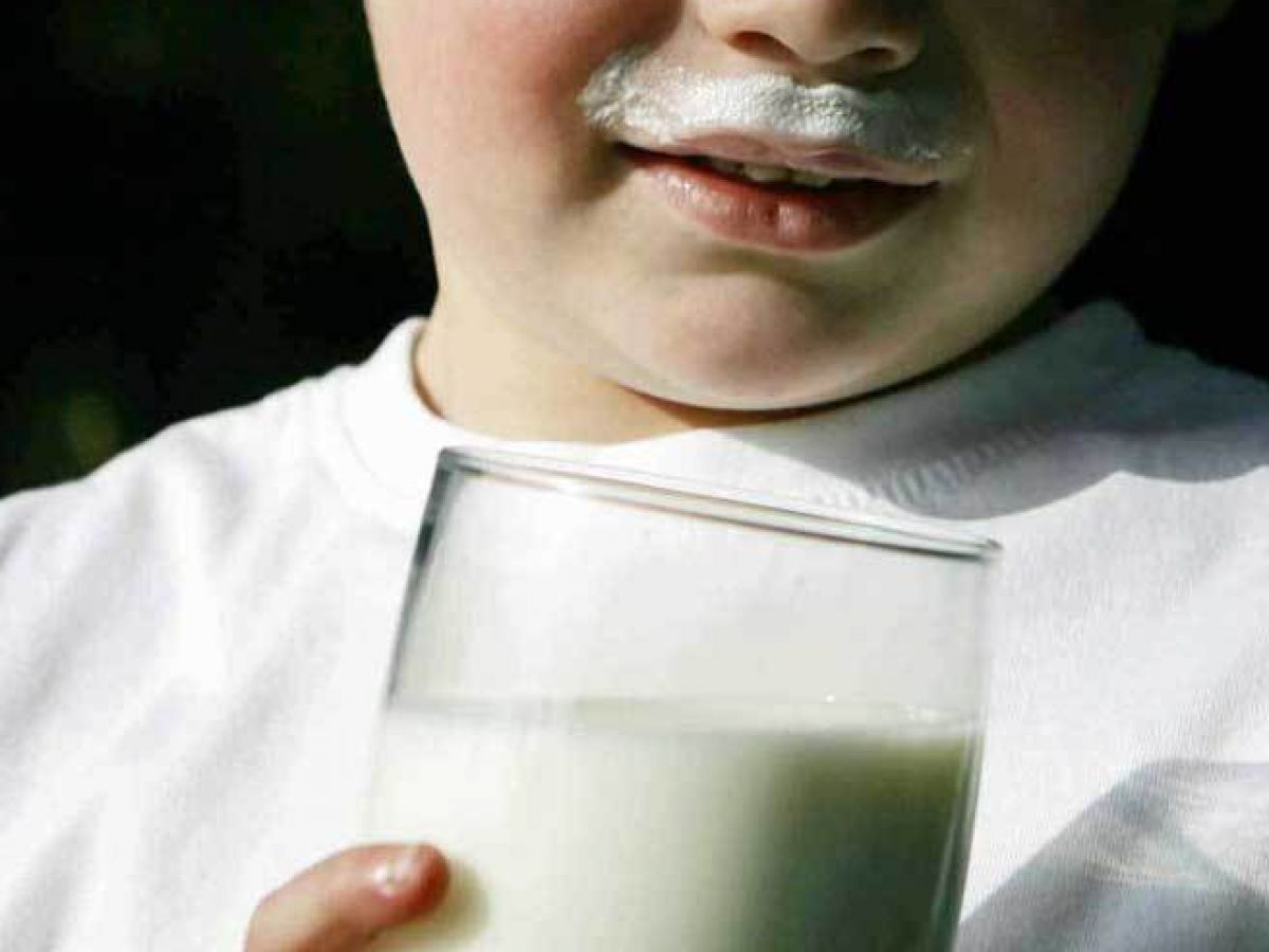 Children shorter if they drink non-cow's milk, study suggests