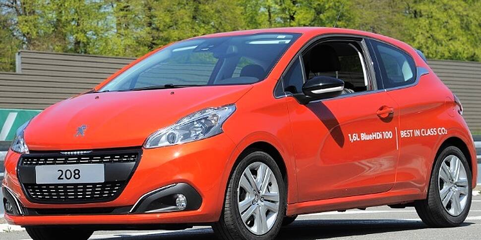 New Peugeot 208 sets fuel cons...