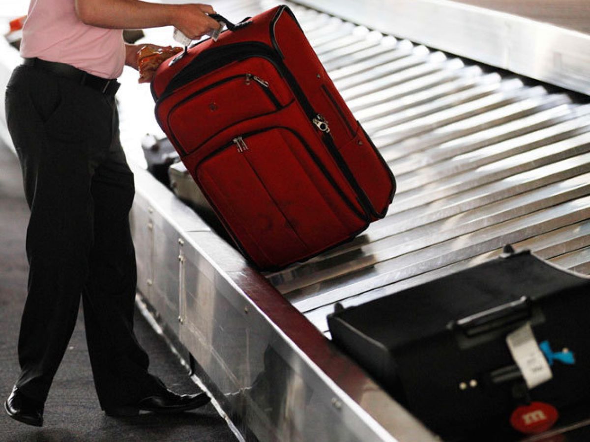 lot airlines hand baggage