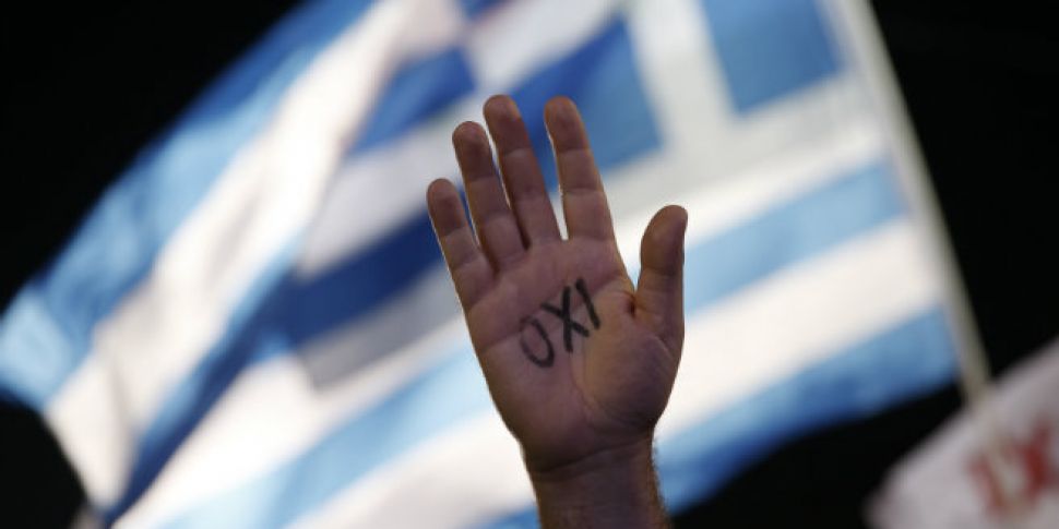 Polls show Greece remains divi...