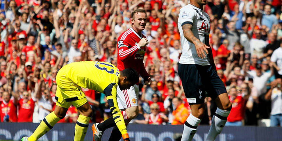 Manchester United kick-off Pre...