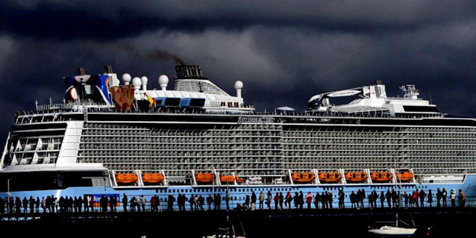 cruise ship video storm