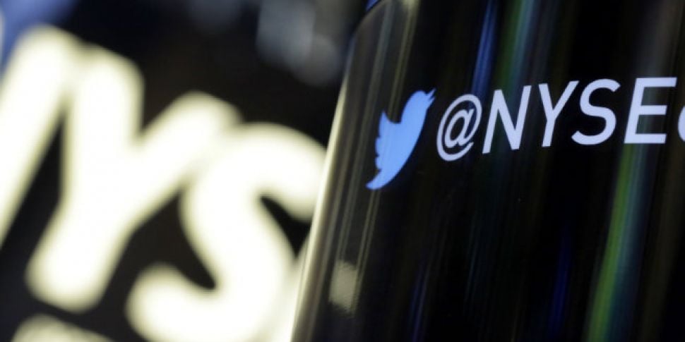 Twitter goes south as users mo...