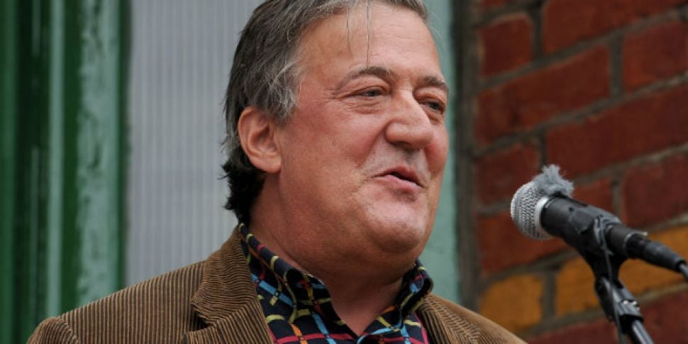 Stephen Fry appears to delete...