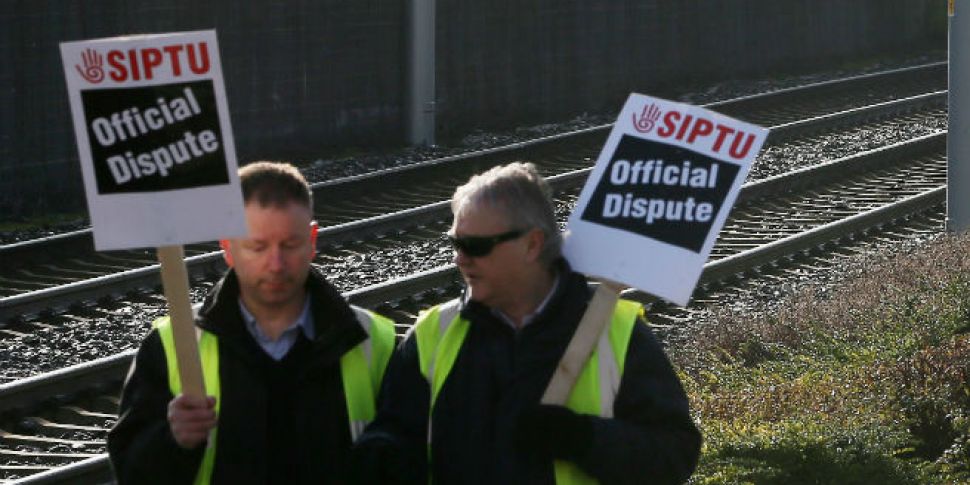 Fears of all out Luas strike m...