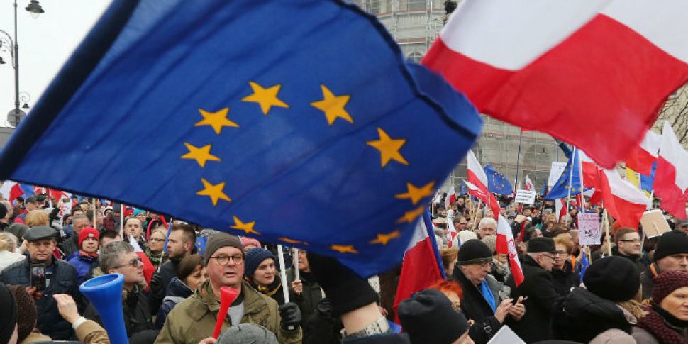 Thousands protest in Polish ci...