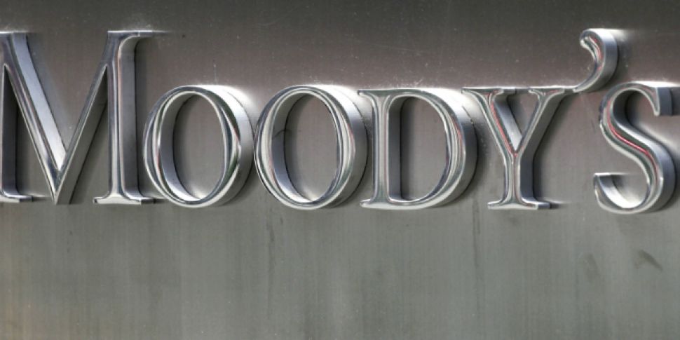 Moody&#39;s downgrades UK...