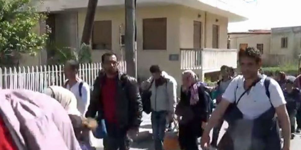 WATCH: Refugees break out of G...