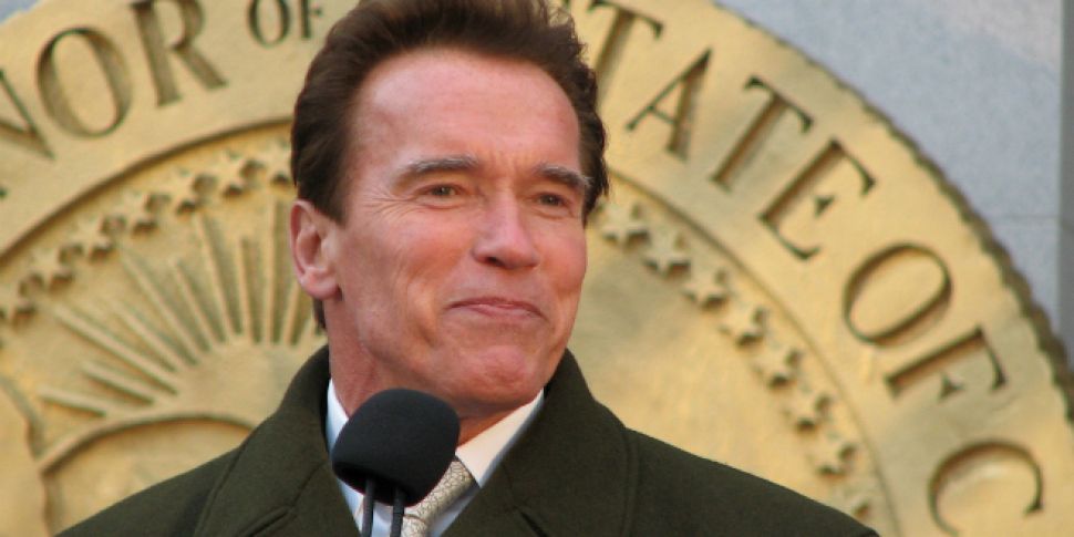 Arnold Schwarzenegger breaks s...