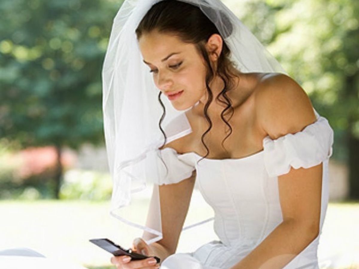 Groom leaves wife on wedding night because she was too busy texting her friends to have sex Newstalk photo
