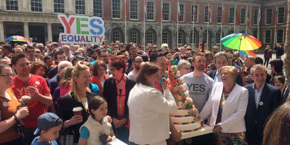 Hundreds gather in Dublin to m...