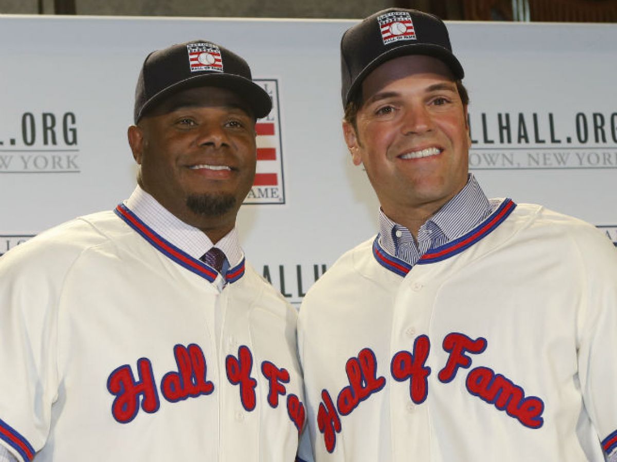 Ken Griffey Jr Wore an Amazing Suit During Hall of Fame Induction