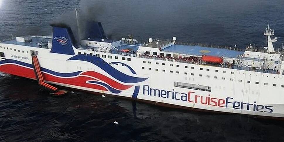 Cruise ship catches fire causi...