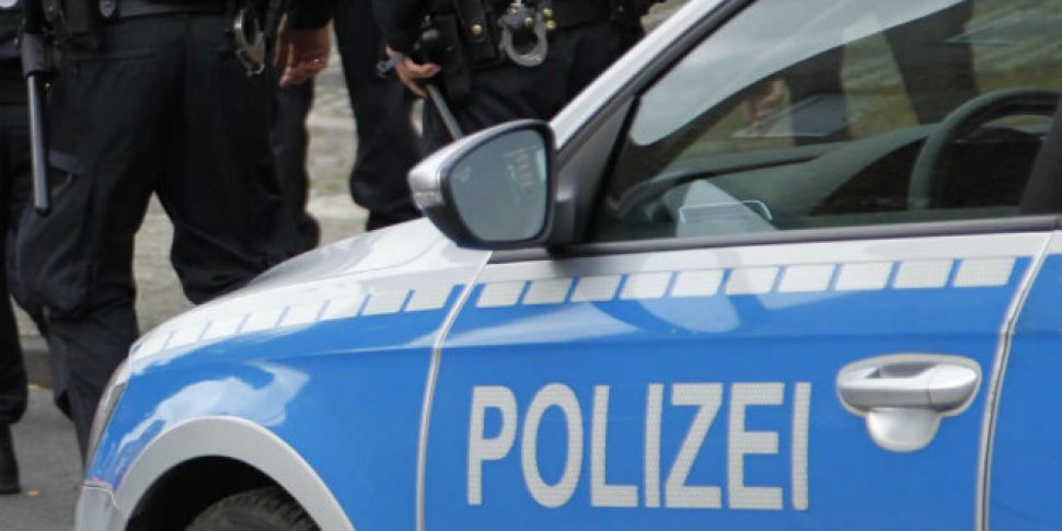 German police arrest three IS...