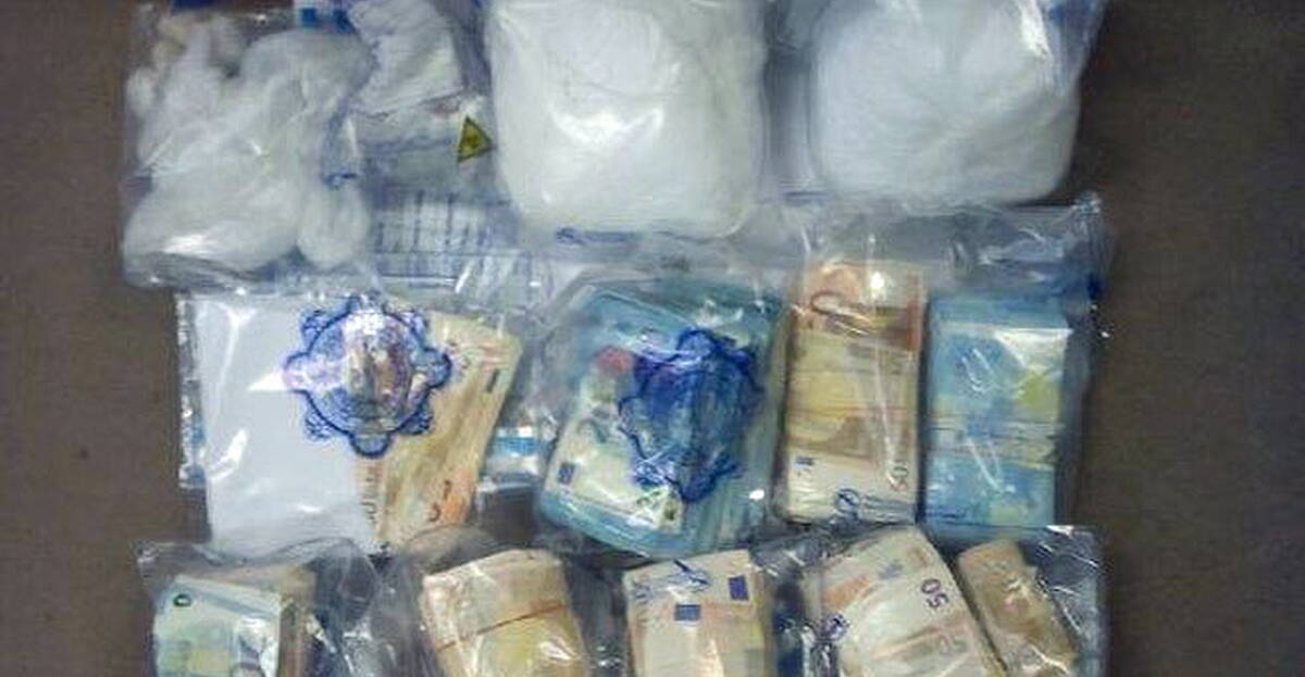 Man detained after drugs and cash seized in south Dublin | Newstalk