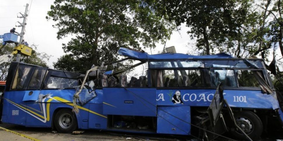 14 killed in Philippines bus c...