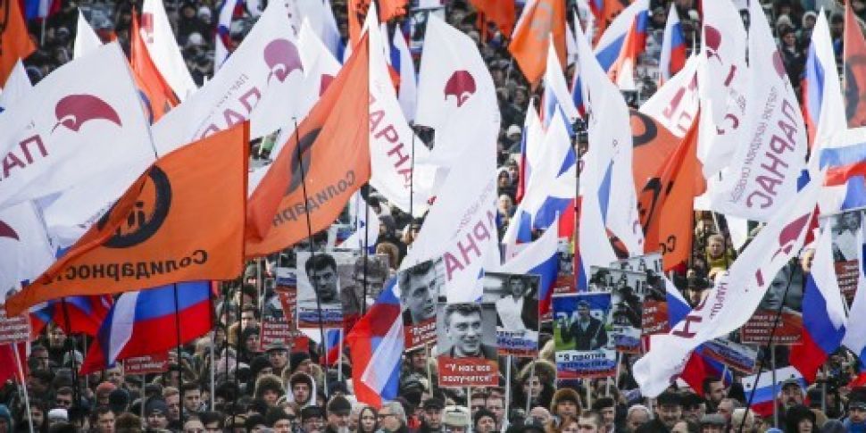 Thousands march in Moscow oppo...