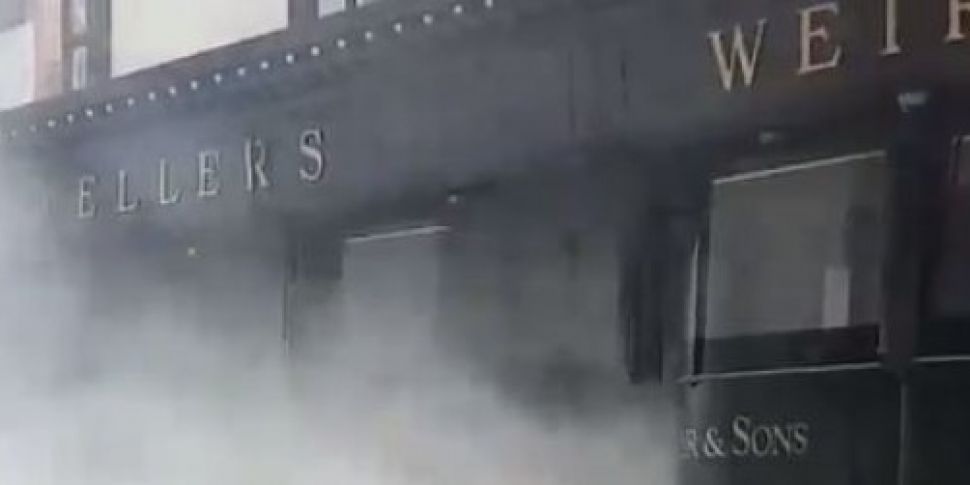 WATCH: Smoke engulfs Weir&...