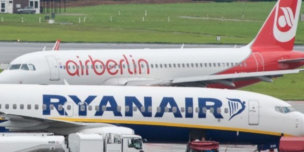 Ryanair considers bid for stru...