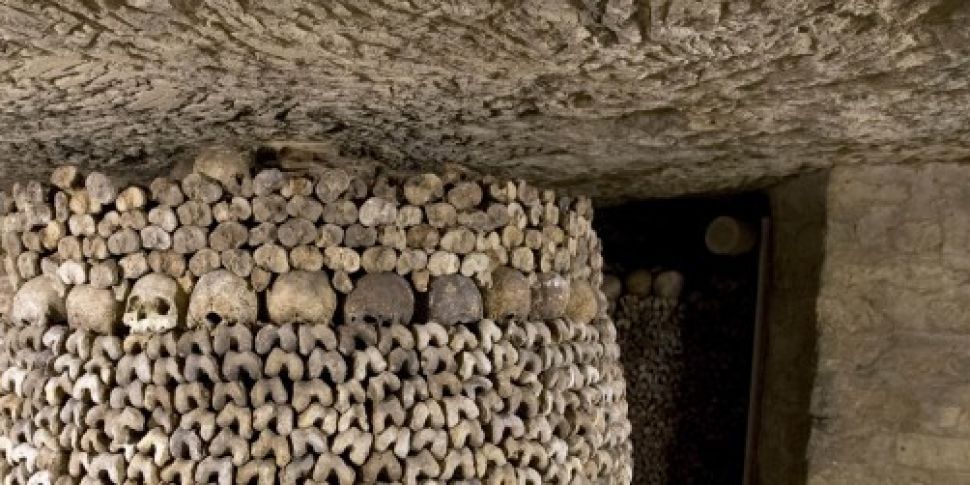 Thieves use Paris catacombs to...