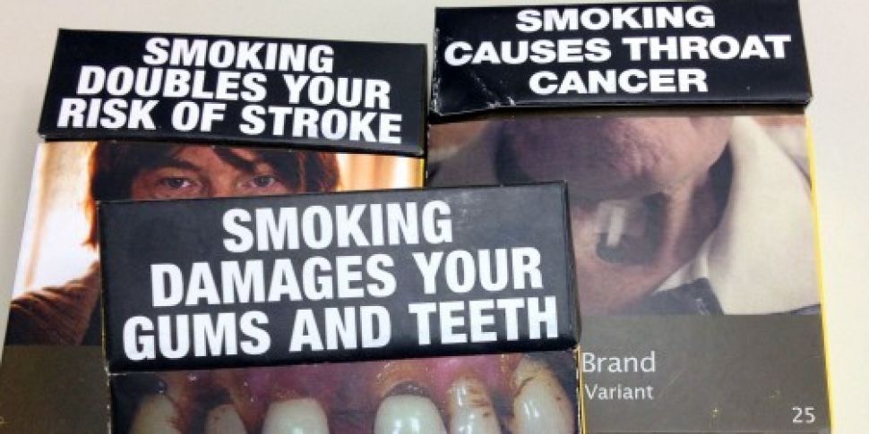 Plain cigarette packaging come...