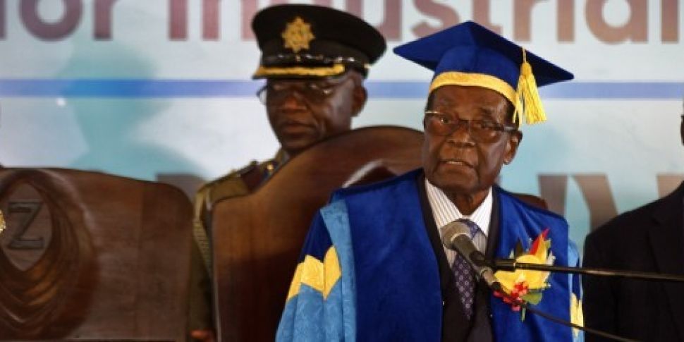 Robert Mugabe makes first publ...