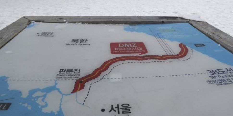 South Korean guards fire warni...