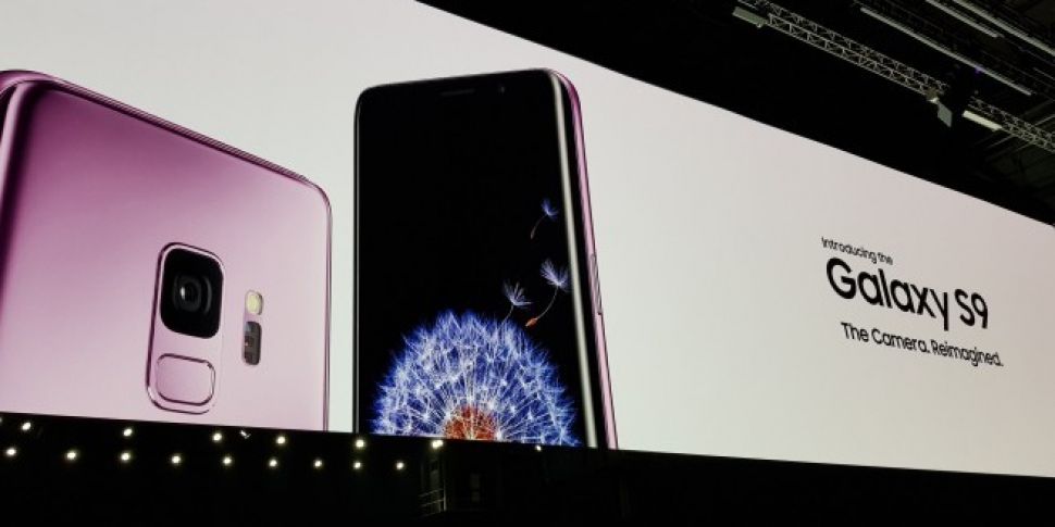 Samsung unveils S9 at Mobile W...