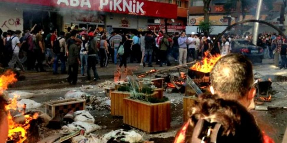 Turkish protesters accuse medi...