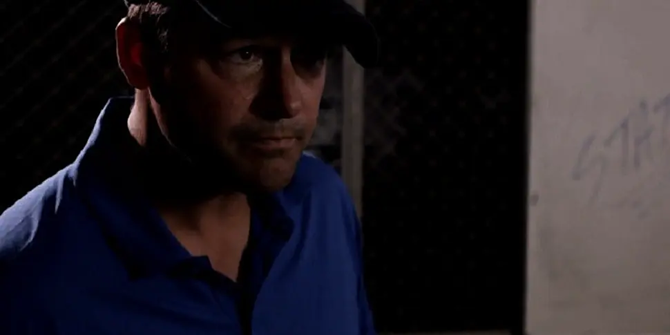 WATCH: Kyle Chandler returns a...