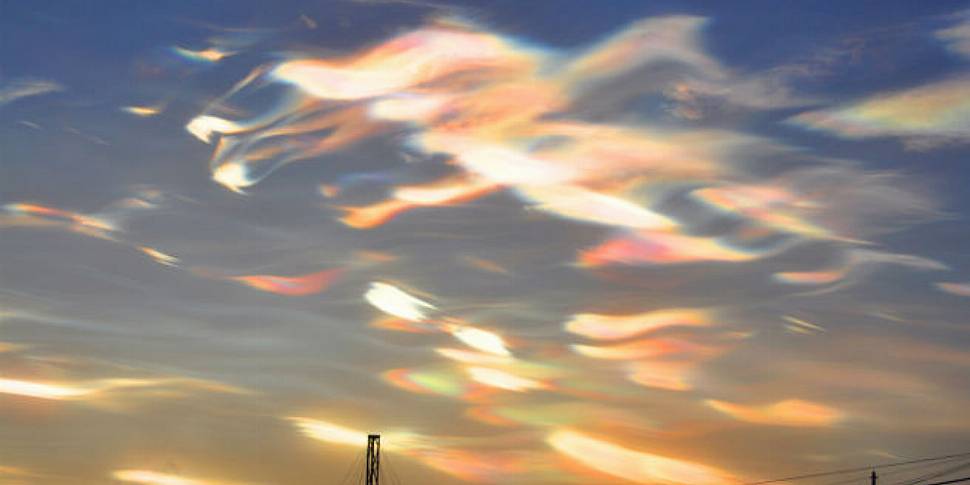 Nacreous Clouds: a natural lig...