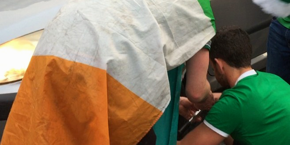 Irish fans changing tyre honou...