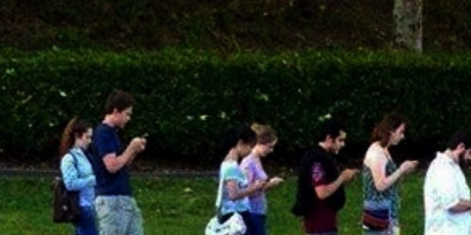 Zombie Walkers Texting