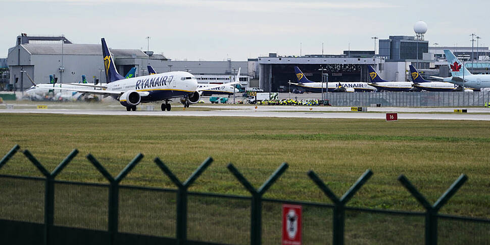 Dublin Airport passenger cap w...