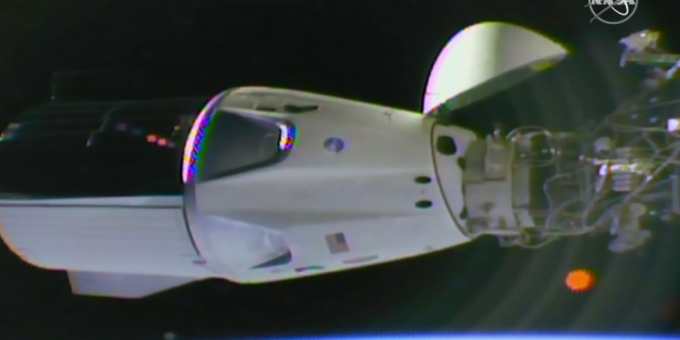 SpaceX astronaut capsule succe...