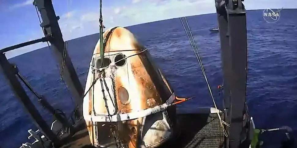 SpaceX Crew Dragon capsule suc...