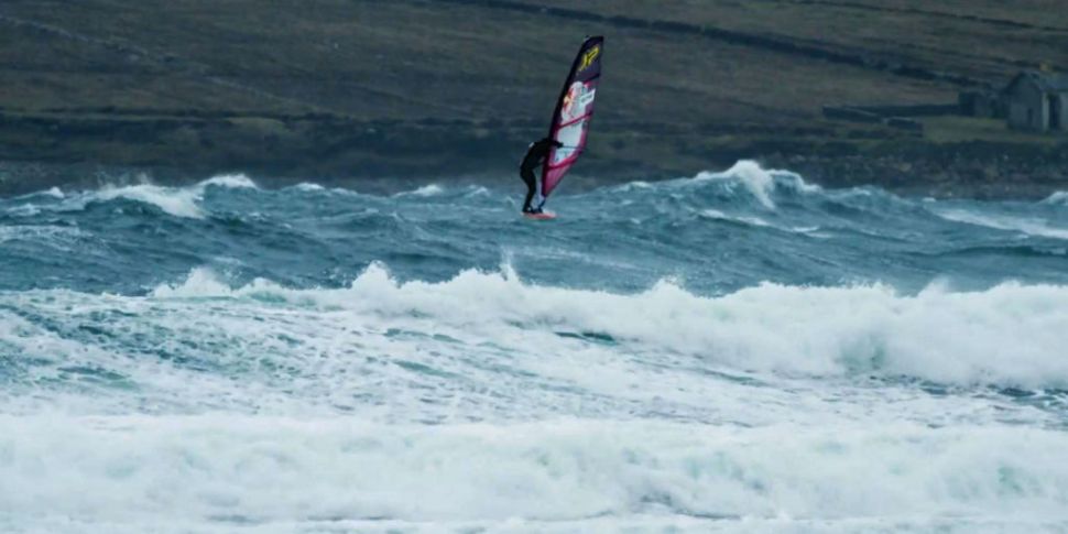 Windsurfers battle wind and wa...