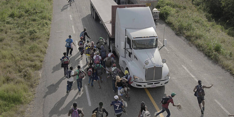 Crying toddler at US border na...