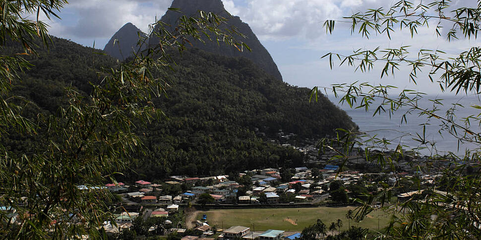 US cruise ship quarantined in...