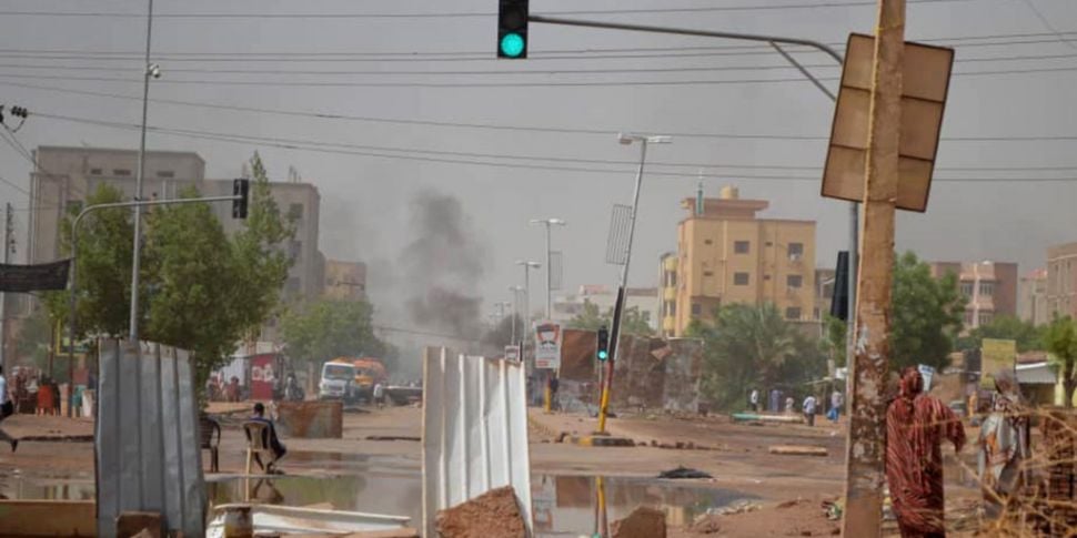 Sudan: Opposition says 100 pro...