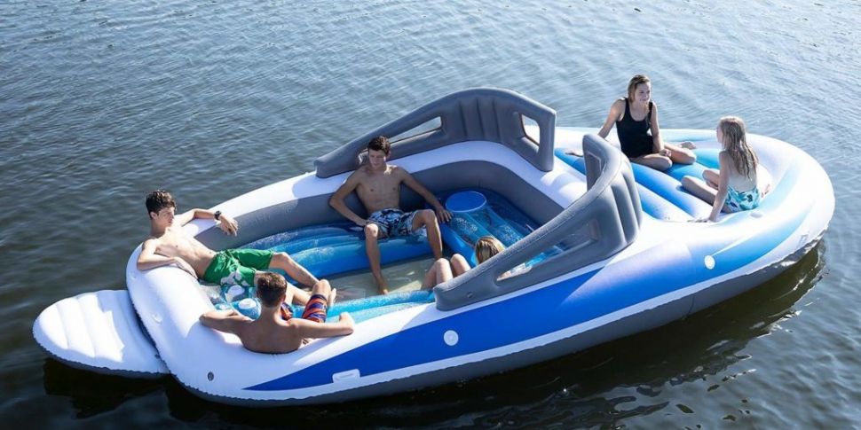 Inflatable 'speedboat' with bu...