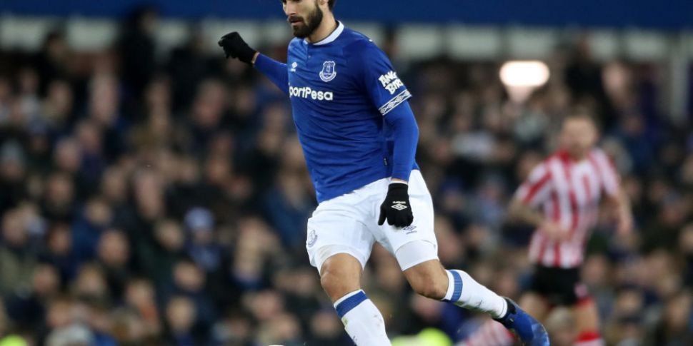 Everton sign Andre Gomes from...