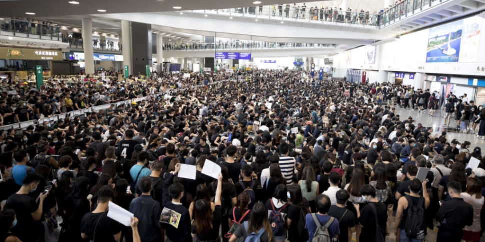 Hong Kong Airport cancels all...
