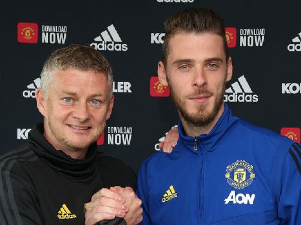 Manchester United's De Gea needs more trophies, says Solskjaer